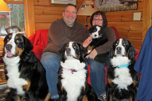 Monoo Goes Home!
Monoo and his new family, Kathy McHenry and Joe Matelis, with Laukie, Balsam and Ripley
