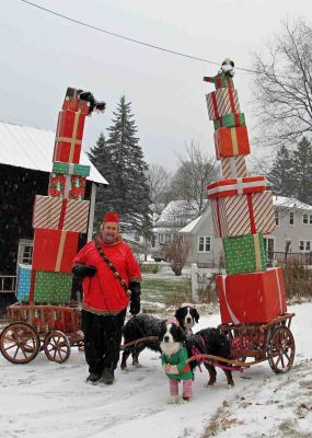 Bill Wilczek with Kessie (Santa) and Balsam (Elf)
Before the parade started.
