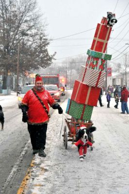 Bill Wilczek & Kessie
Can you guess how they kept the packages from falling?
