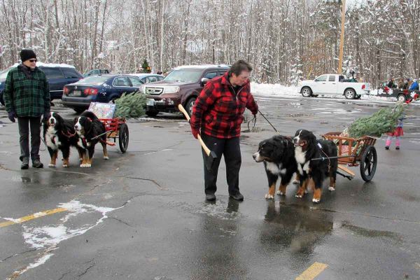 Buffy Bell with Moriah and Mac and Lynn Jones with Bentley and Molly
